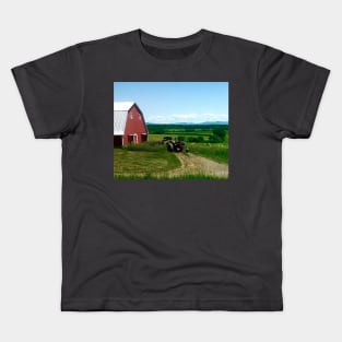 Farm livin’ is the life! Kids T-Shirt